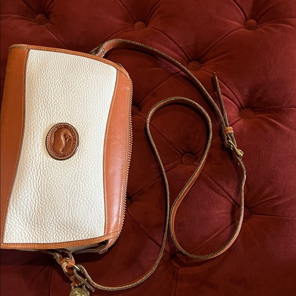 Dooney & Bourke Vintage White Shoulder Bag - Picture 14 of 14